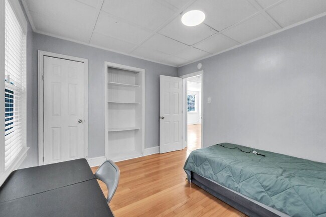 Building Photo - Beautifully Maintained 3BR/1BA Residence Near Downtown Spartanburg