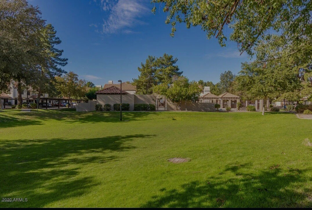 Building Photo - 921 W University Dr
