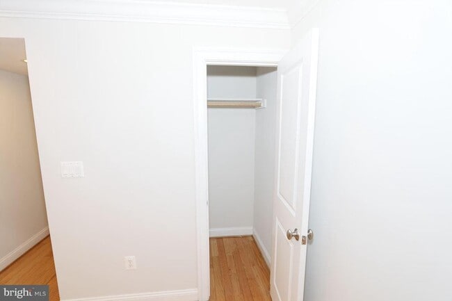 Building Photo - 1901 Lincoln Rd NE