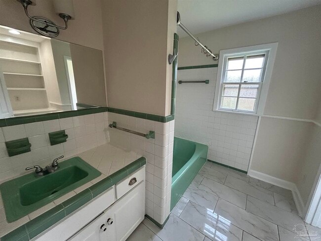 Building Photo - 3840 Dunwoody Dr