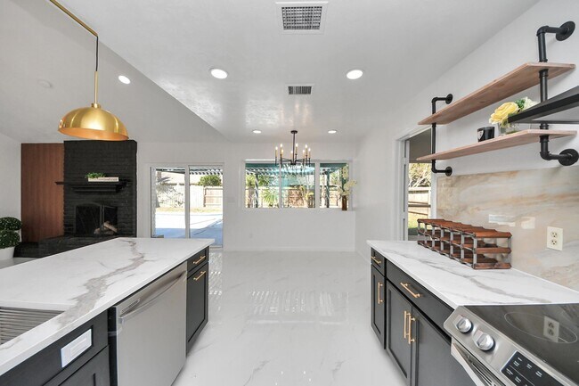 Building Photo - 22810 Deville Dr