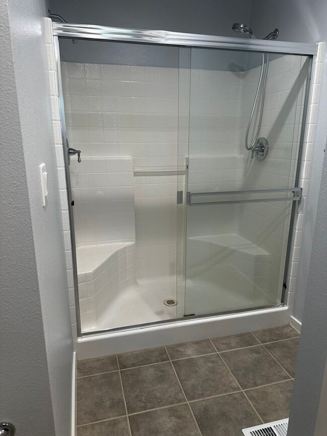Building Photo - 3Bd/2.5Ba Bellevue Townhouse