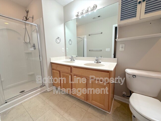 Building Photo - 4133 Robinwood Dr