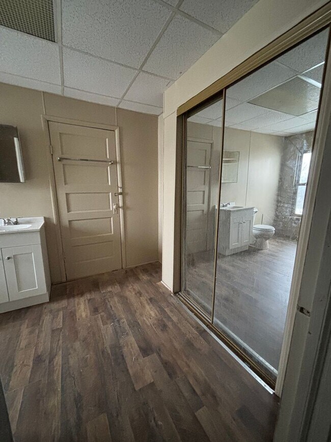 Building Photo - 3 Bdrm 1.5 Bath Duplex in Union Township