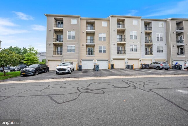 Building Photo - 15555 John Diskin Cir