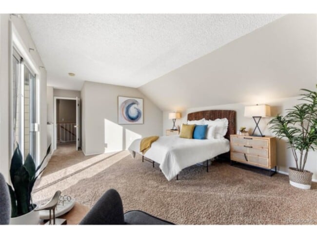 Building Photo - 7073 S Elm St