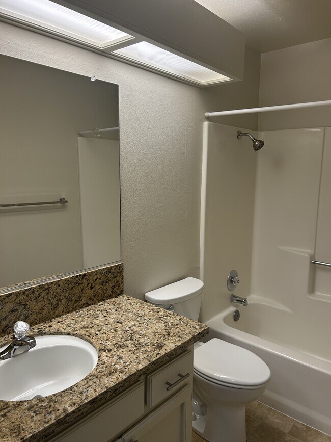 Building Photo - 2252 Southport Ln