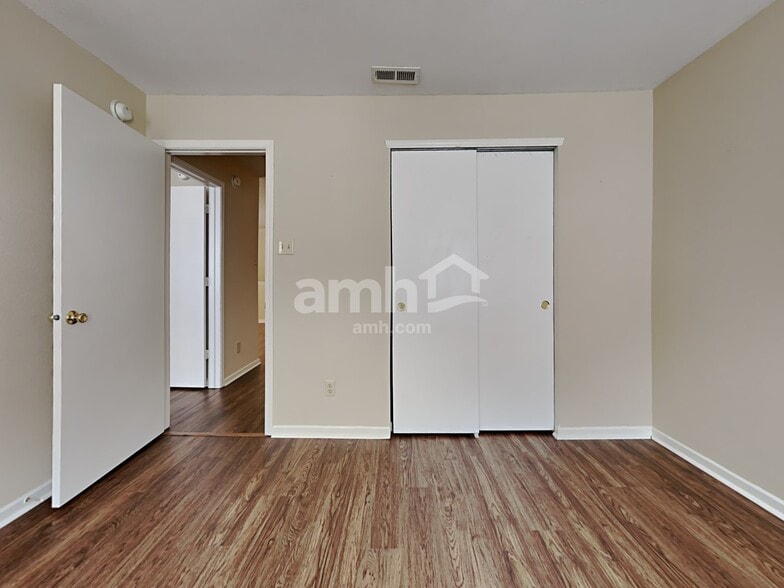 Building Photo - 15424 Gallow Ln