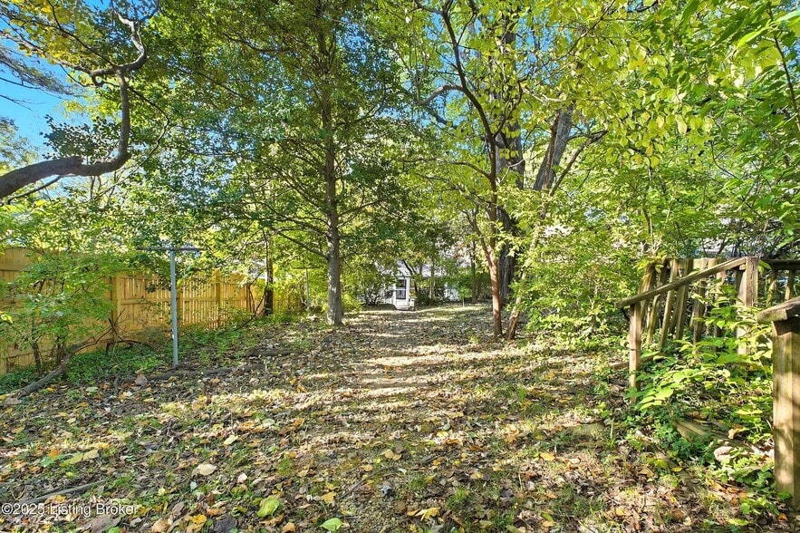 Building Photo - 415 N Hite Ave