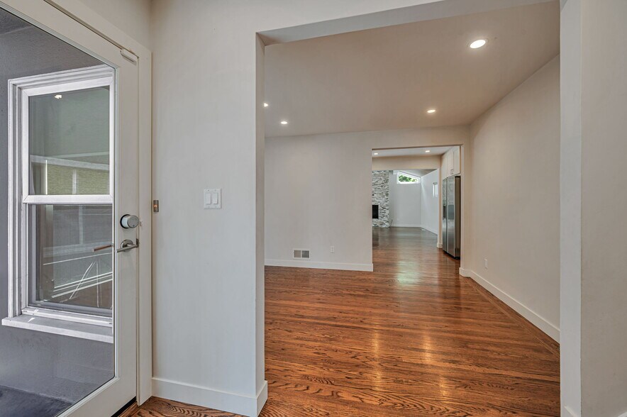 Building Photo - 72 Robinson Dr