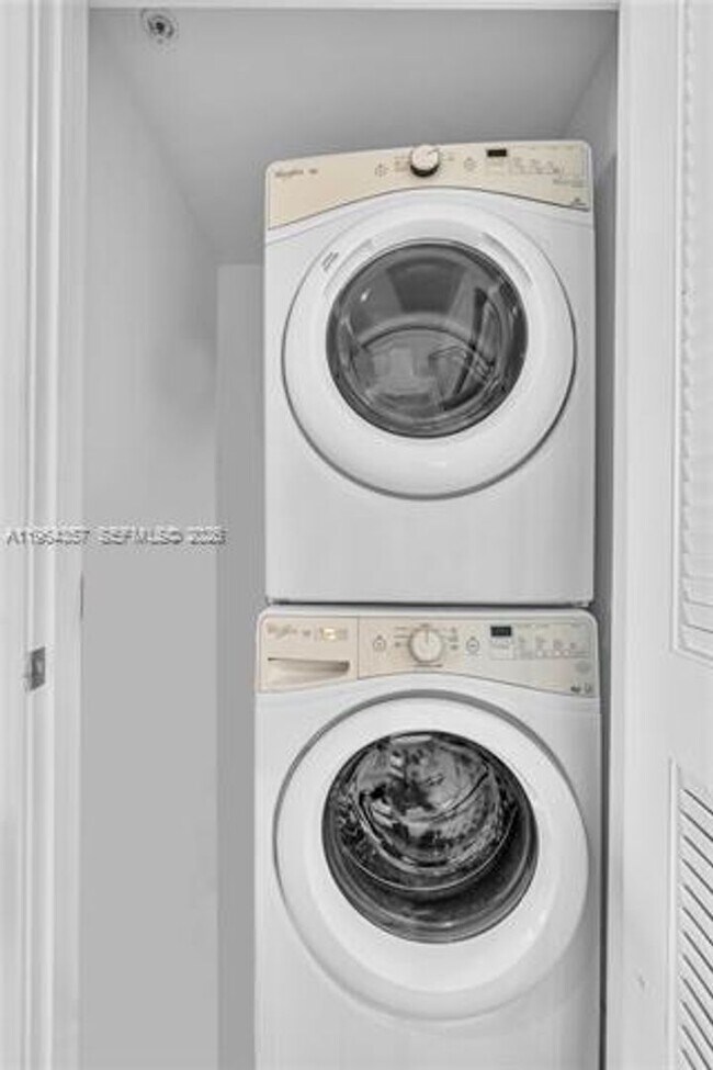 Building Photo - 400 Sunny Isles Blvd