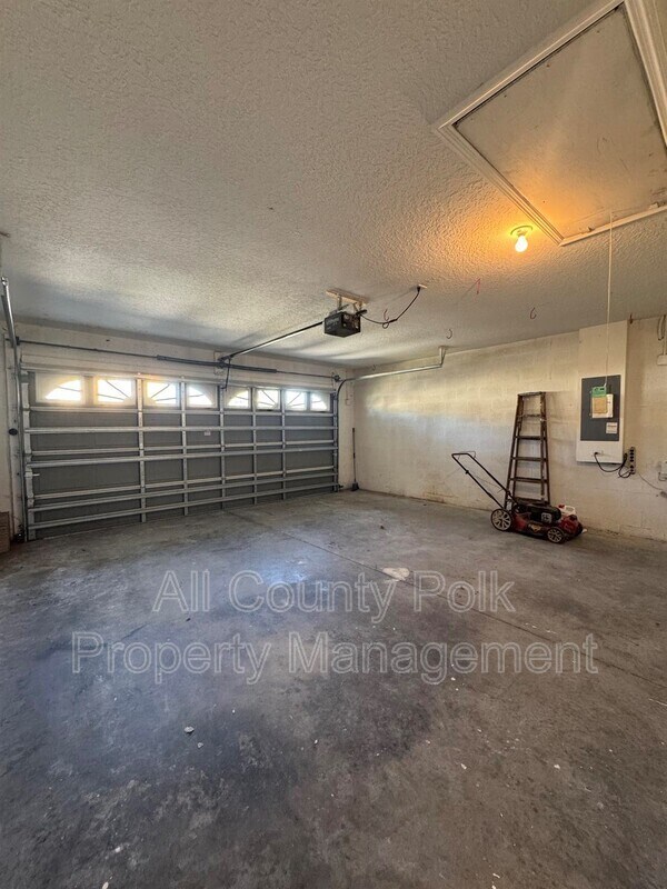 Building Photo - 2505 Brownwood Dr