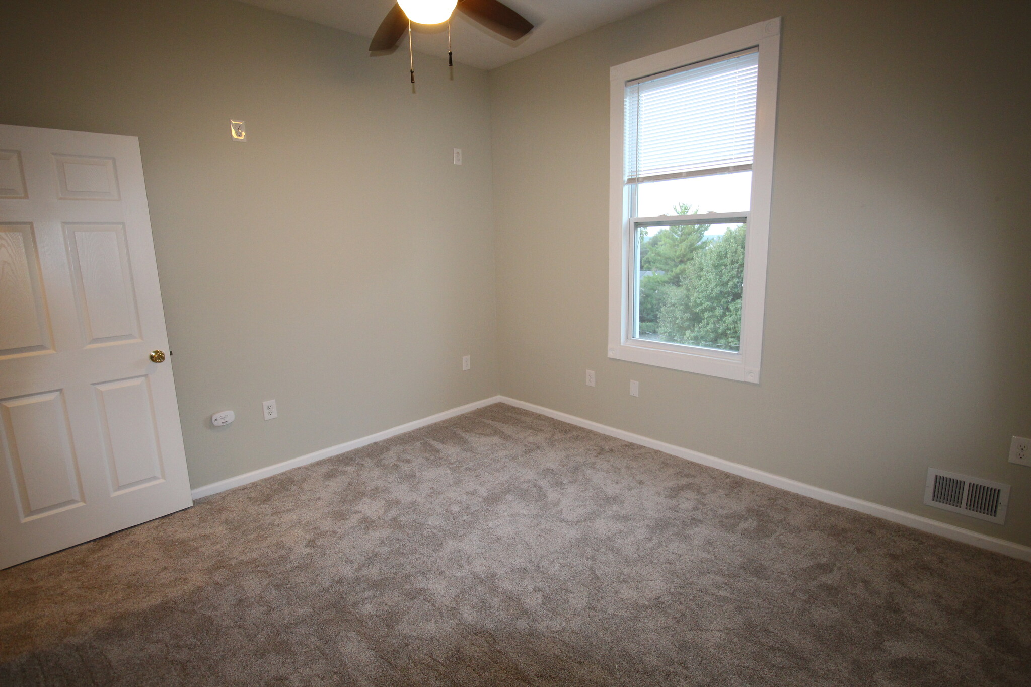 Bedroom #2 has a lofty high ceiling, ceiling fan, and huge walk in closet - 4536 Leo Street