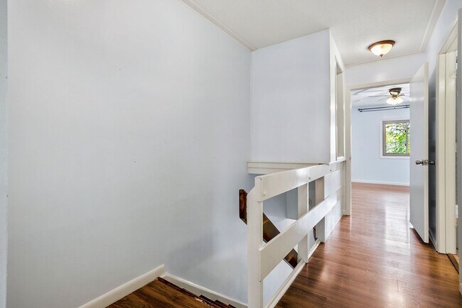 Building Photo - 2 Bedroom 1 Bath Condominium Located in Johnson City, TN