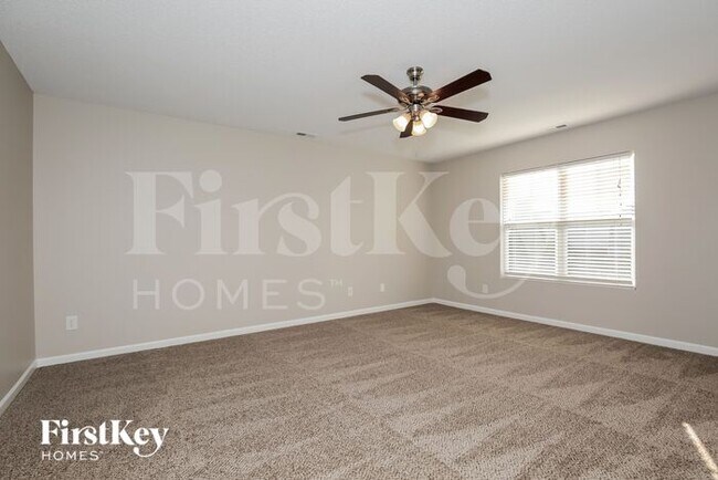 Building Photo - 307 Sutton Pl