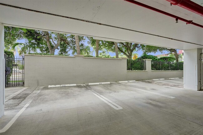 Building Photo - 101 S Ocean Dr