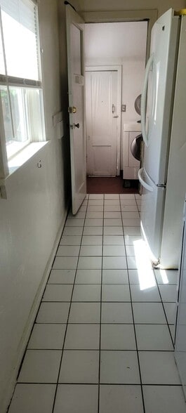 Building Photo - 816 W Marlette St