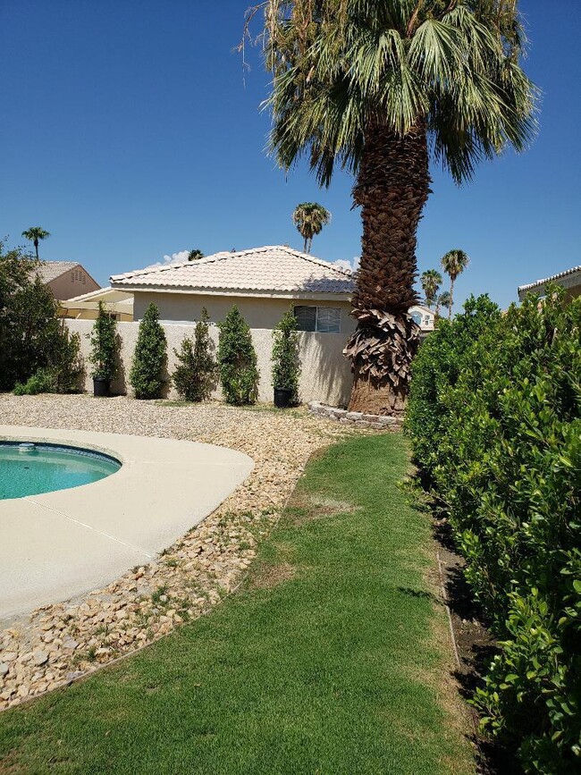 Building Photo - 68412 Descanso Cir