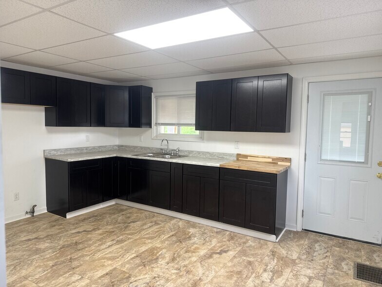 Building Photo - 54 Rebecca St