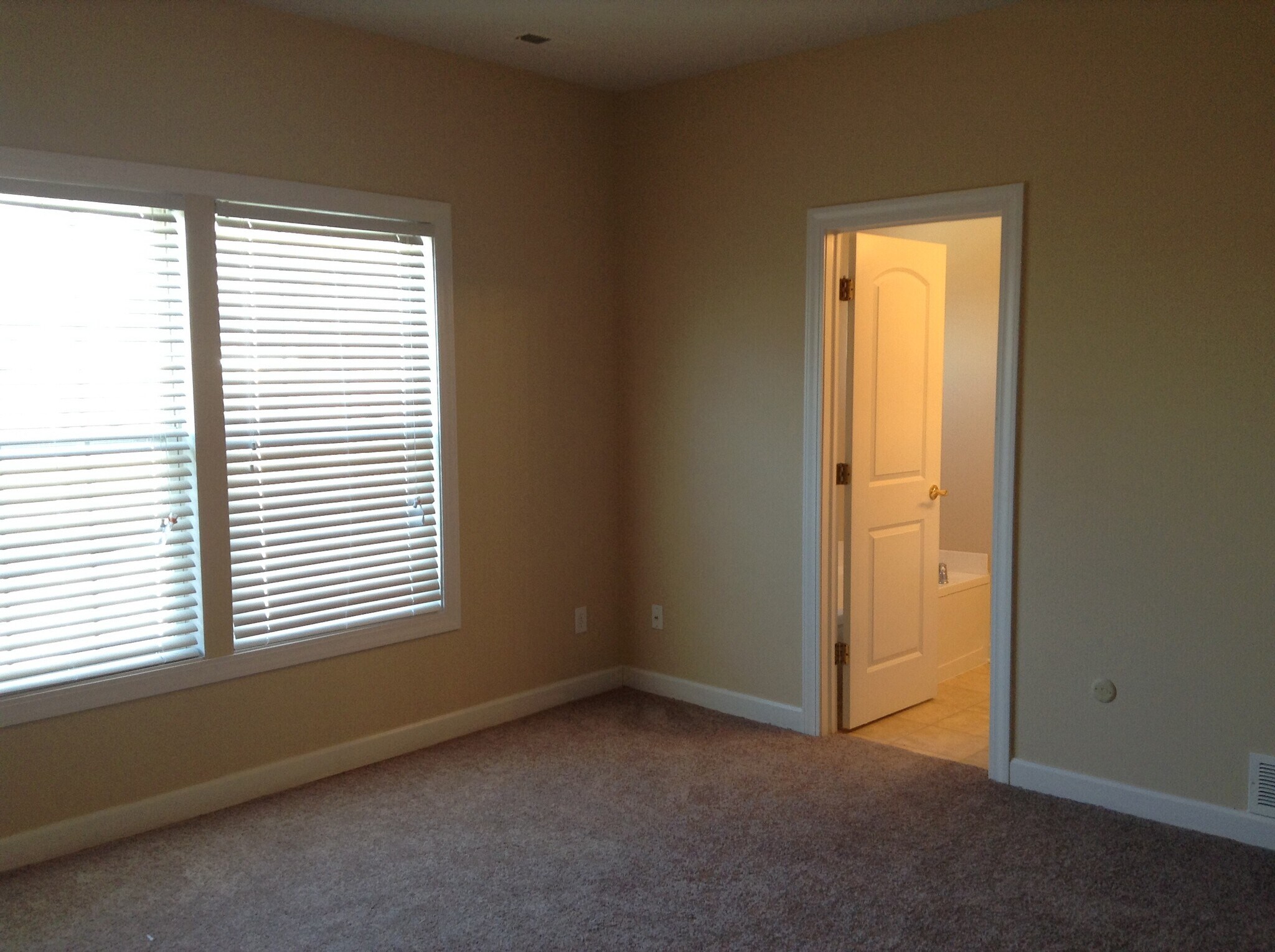 Building Photo - 9828 Rhodes Ln