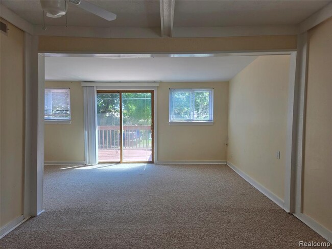 Building Photo - 6316 Oakdale Dr