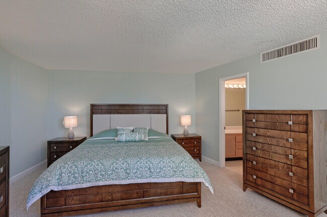 Building Photo - 2800 N Ocean Dr