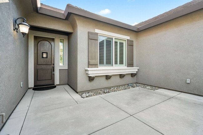 Building Photo - 8099 Traditions Ct