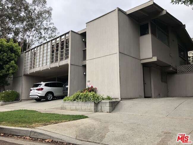 Building Photo - 11021 Missouri Ave