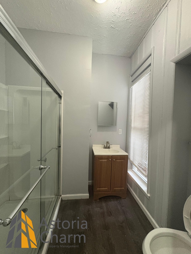 Building Photo - Modern 4-Bedroom with Yard & Easy Downtown...