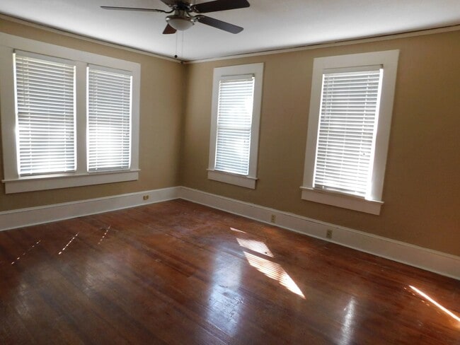 Building Photo - 2 Bedroom on Toombs