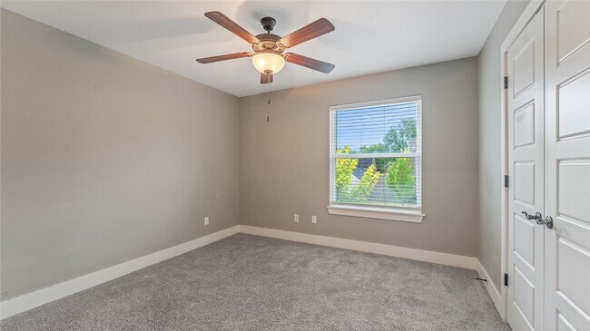 Building Photo - 334 W Kinniburgh Dr