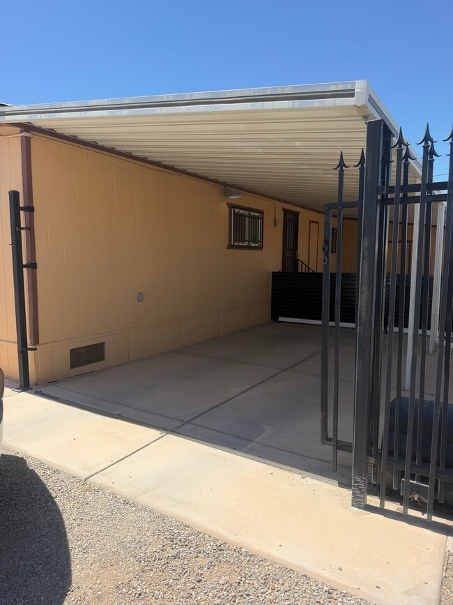 Building Photo - 24 W Rio Colorado Dr