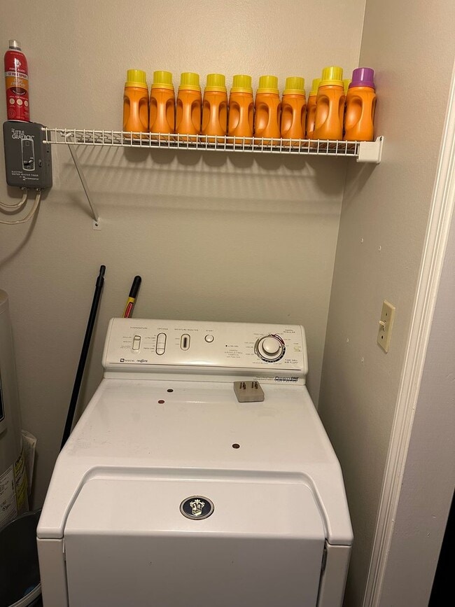 Building Photo - Beautiful 3/2 in Golf Course Community