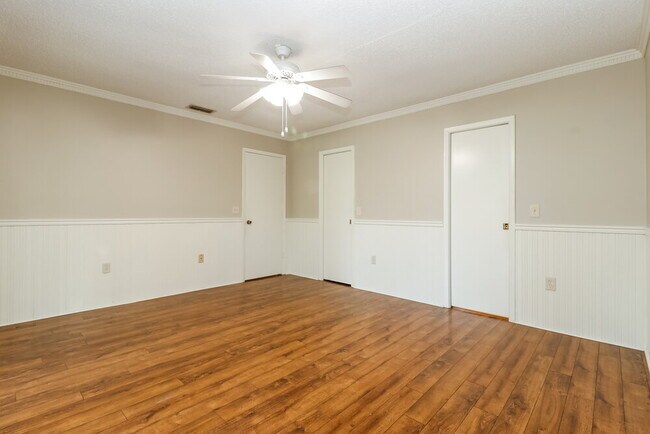 Building Photo - 5113 Gardendale Ln