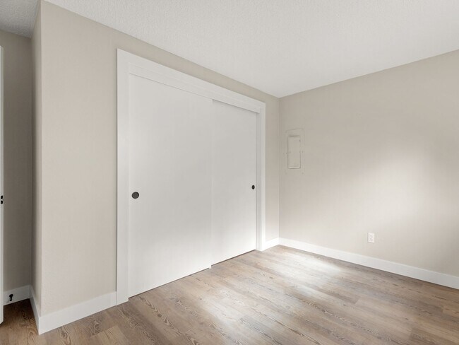 Building Photo - Single-family 3 bedroom home available for...