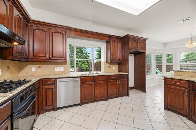 Building Photo - 9862 Red Cedar Dr