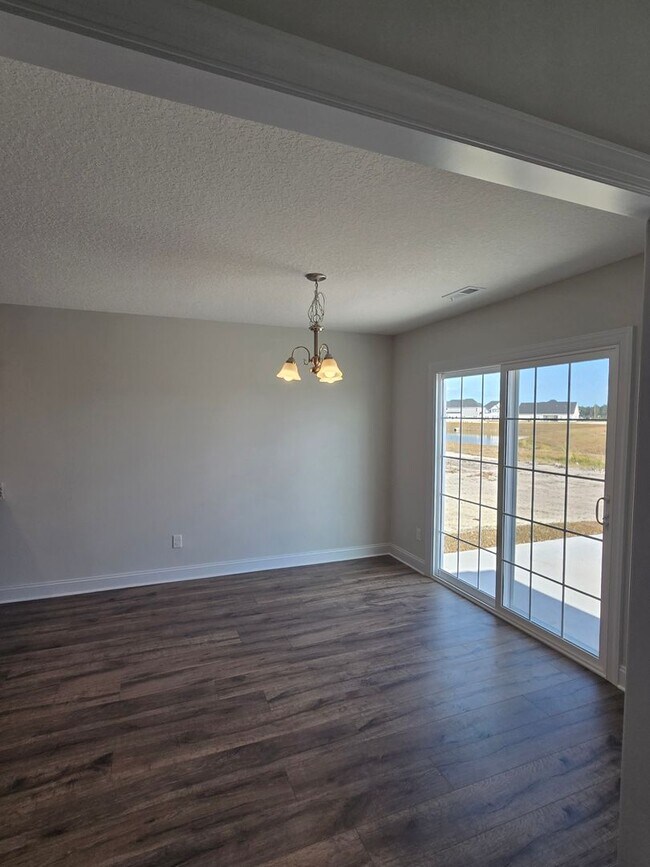 Building Photo - 918 Uplands Ln