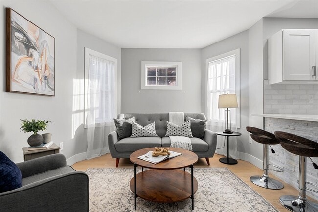 Building Photo - 679-683-683 Columbia Rd