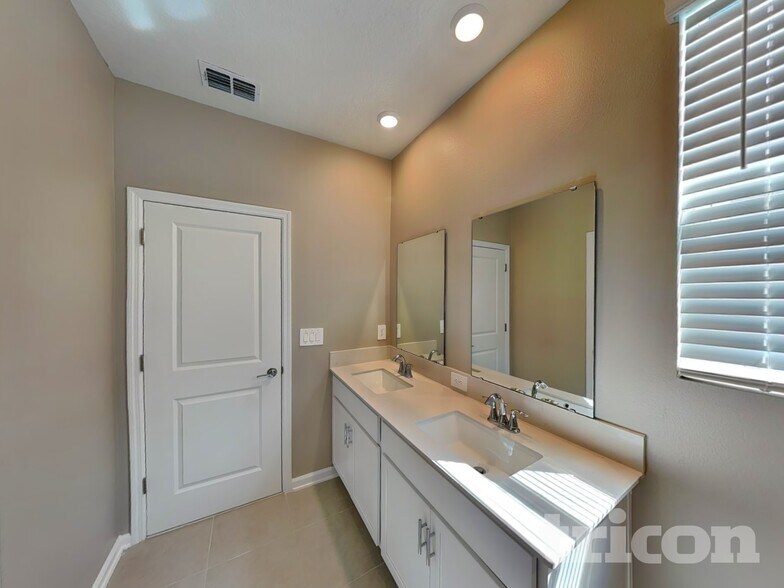 Building Photo - 728 Squire Ave