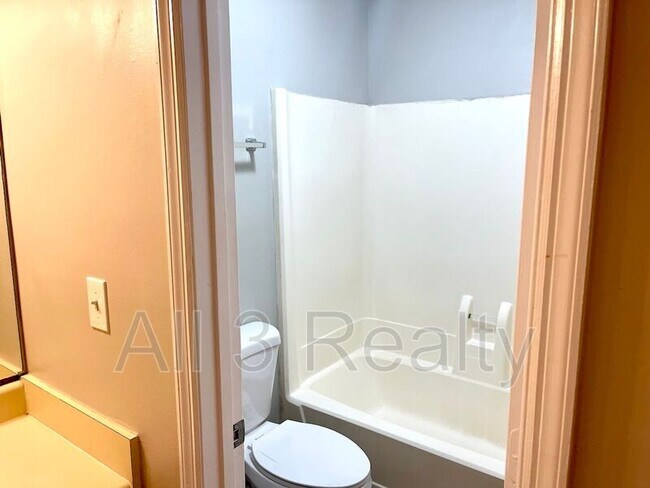 Building Photo - 210 Sheraton Ct
