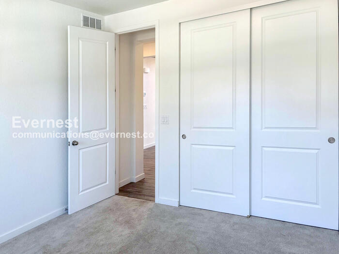 Building Photo - 740 Columbia St