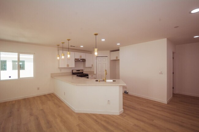 Building Photo - 8258 Bennett Ave