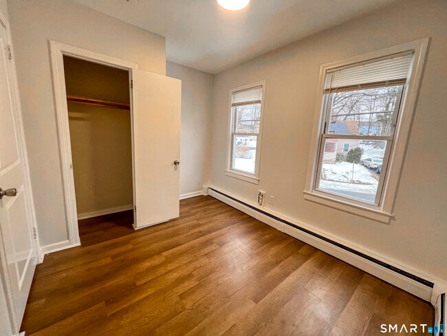 Building Photo - 8 Locust St