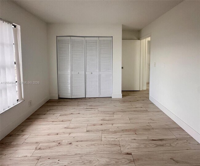 Building Photo - 2580 Coral Springs Dr