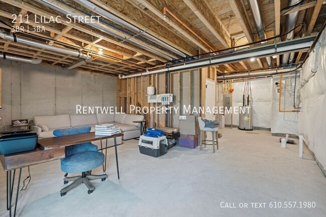 Building Photo - 211 Lilac St