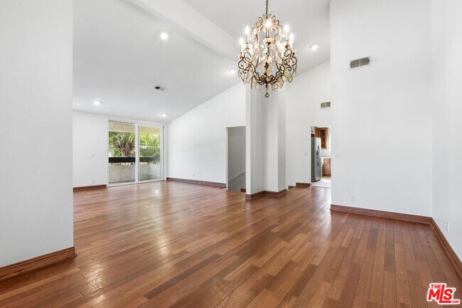 Building Photo - 4345 Canoga Ave