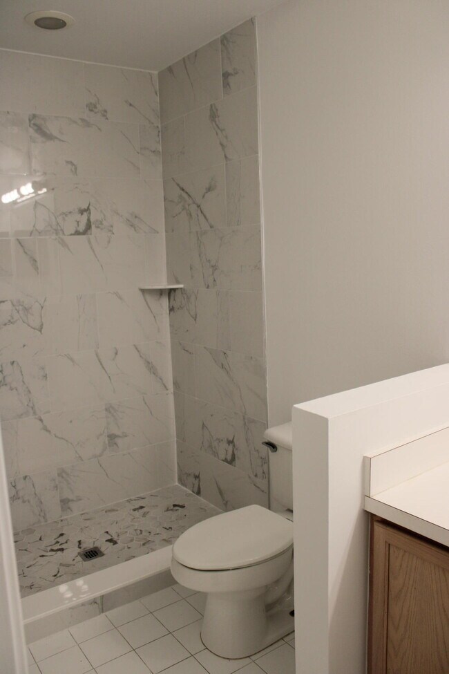 Building Photo - 6984 Stoney Creek Cir