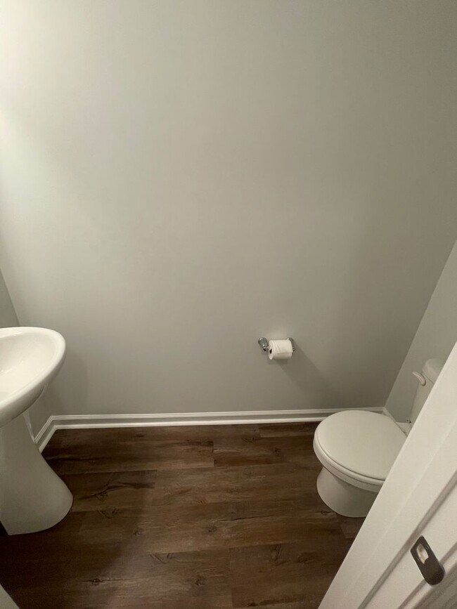 Building Photo - 3 bedroom home in Lexington area! Available in June