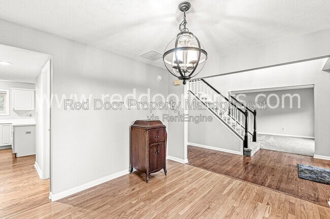 Building Photo - 261 Wyndotte Dr