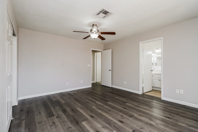 Building Photo - 8204 N 60th Dr